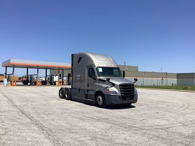 Freightliner Cascadia - 72" Raised Roof Double Bunk Sleeper, Detroit, Automatic, Battery Powered HVAC with Optimized Idle