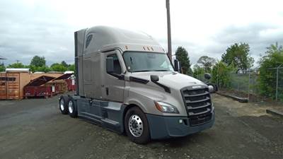 Freightliner Cascadia - 72" Raised Roof Double Bunk Sleeper, Detroit, Automatic, Battery Powered HVAC with Optimized Idle