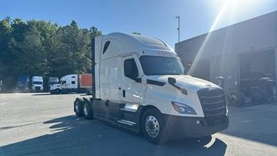 Freightliner Cascadia - 72" Raised Roof Double Bunk Sleeper, Detroit, Automatic, Battery Powered HVAC with Optimized Idle