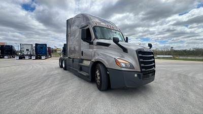 Freightliner Cascadia - 72" Raised Roof Double Bunk Sleeper, Detroit, Automatic, Battery Powered HVAC with Optimized Idle