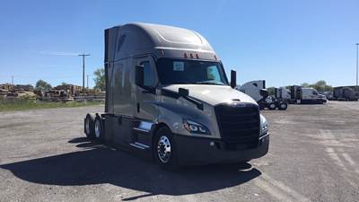 Freightliner Cascadia - 72" Raised Roof Double Bunk Sleeper, Detroit, Automatic, Battery Powered HVAC with Optimized Idle