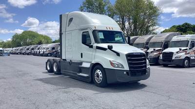 Freightliner Cascadia - 72" Raised Roof Double Bunk Sleeper, Detroit, Automatic, Battery Powered HVAC with Optimized Idle