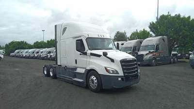 Freightliner Cascadia - 72" Raised Roof Double Bunk Sleeper, Detroit, Automatic, Battery Powered HVAC with Optimized Idle