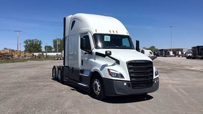 Freightliner Cascadia - 72" Raised Roof Double Bunk Sleeper, Detroit, Automatic, Battery Powered HVAC with Optimized Idle