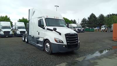Freightliner Cascadia - 72" Raised Roof Double Bunk Sleeper, Detroit, Automatic, Battery Powered HVAC with Optimized Idle