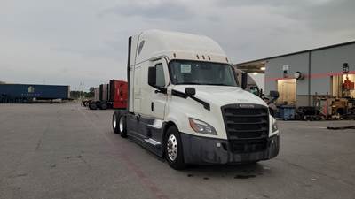 Freightliner Cascadia - 72" Raised Roof Double Bunk Sleeper, Detroit, Automatic, Battery Powered HVAC with Optimized Idle