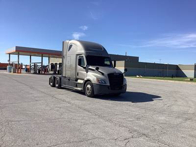 Freightliner Cascadia - 72" Raised Roof Double Bunk Sleeper, Detroit, Automatic, Battery Powered HVAC with Optimized Idle