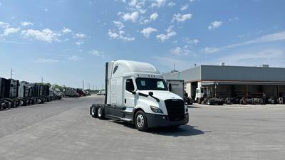 Freightliner Cascadia - 72" Raised Roof Double Bunk Sleeper, Detroit, Automatic, Battery Powered HVAC with Optimized Idle