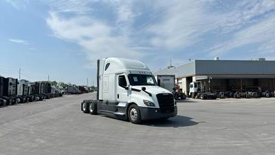 Freightliner Cascadia - 72" Raised Roof Double Bunk Sleeper, Detroit, Automatic, Battery Powered HVAC with Optimized Idle