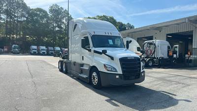 Freightliner Cascadia - 72" Raised Roof Double Bunk Sleeper, Detroit, Automatic, Battery Powered HVAC with Optimized Idle