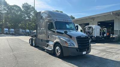 Freightliner Cascadia - 72" Raised Roof Double Bunk Sleeper, Detroit, Automatic, Battery Powered HVAC with Optimized Idle