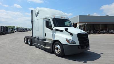 Freightliner Cascadia - 72" Raised Roof Double Bunk Sleeper, Detroit, Automatic, Battery Powered HVAC with Optimized Idle