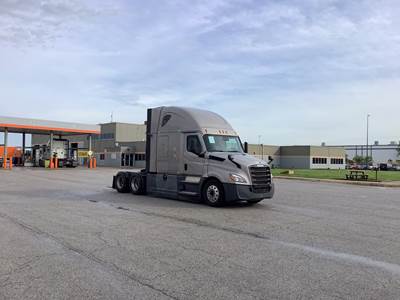 Freightliner Cascadia - 72" Raised Roof Double Bunk Sleeper, Detroit, Automatic, Battery Powered HVAC with Optimized Idle