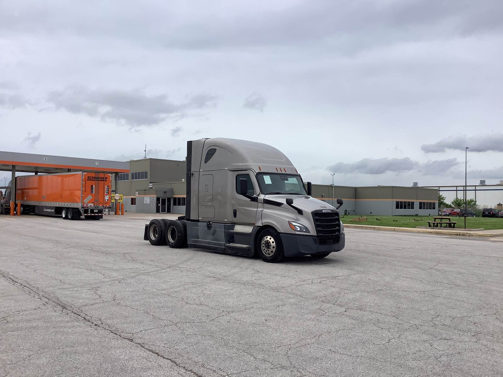 2022 Freightliner sleeper semi-truck