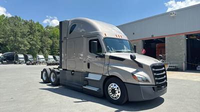 Freightliner Cascadia - 72" Raised Roof Double Bunk Sleeper, Detroit, Automatic, Battery Powered HVAC with Optimized Idle