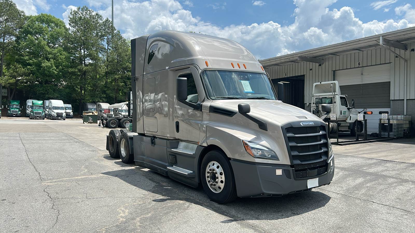 2022 Freightliner sleeper semi-truck