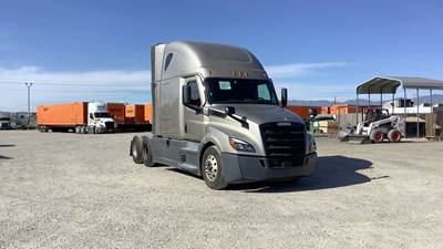 Freightliner Cascadia - 72" Raised Roof Double Bunk Sleeper, Detroit, Automatic, Optimized Idle