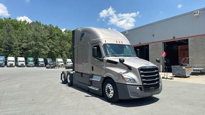 Freightliner Cascadia - 72" Raised Roof Double Bunk Sleeper, Detroit, Automatic, Battery Powered HVAC with Optimized Idle