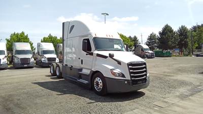 Freightliner Cascadia - 72" Raised Roof Double Bunk Sleeper, Detroit, Automatic, Battery Powered HVAC with Optimized Idle