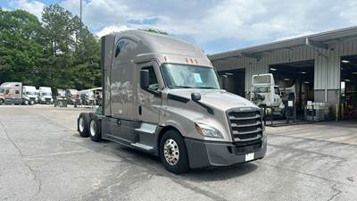 Freightliner Cascadia - 72" Raised Roof Double Bunk Sleeper, Detroit, Automatic, Battery Powered HVAC with Optimized Idle