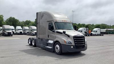 Freightliner Cascadia - 72" Raised Roof Double Bunk Sleeper, Detroit, Automatic, Battery Powered HVAC with Optimized Idle