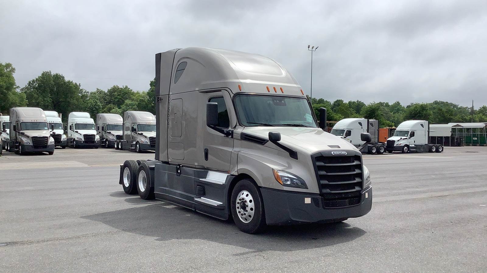 2021 Freightliner sleeper semi-truck