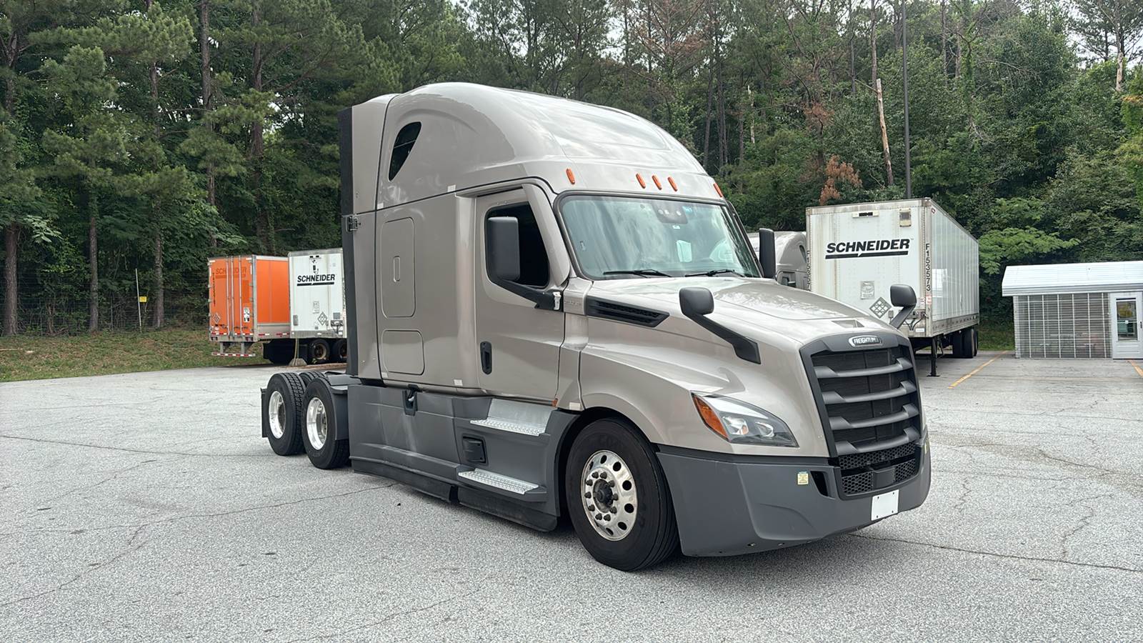 2023 Freightliner sleeper semi-truck