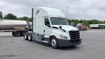 Freightliner Cascadia - 72" Raised Roof Double Bunk Sleeper, Detroit, Automatic, Battery Powered HVAC with Optimized Idle