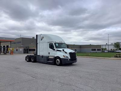 Freightliner Cascadia - 72" Raised Roof Double Bunk Sleeper, Detroit, Automatic, Battery Powered HVAC with Optimized Idle