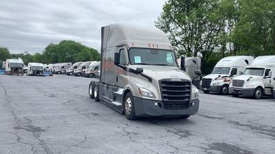 Freightliner Cascadia - 72" Raised Roof Double Bunk Sleeper, Detroit, Automatic, Battery Powered HVAC with Optimized Idle
