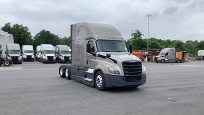 Freightliner Cascadia - 72" Raised Roof Double Bunk Sleeper, Detroit, Automatic, Optimized Idle