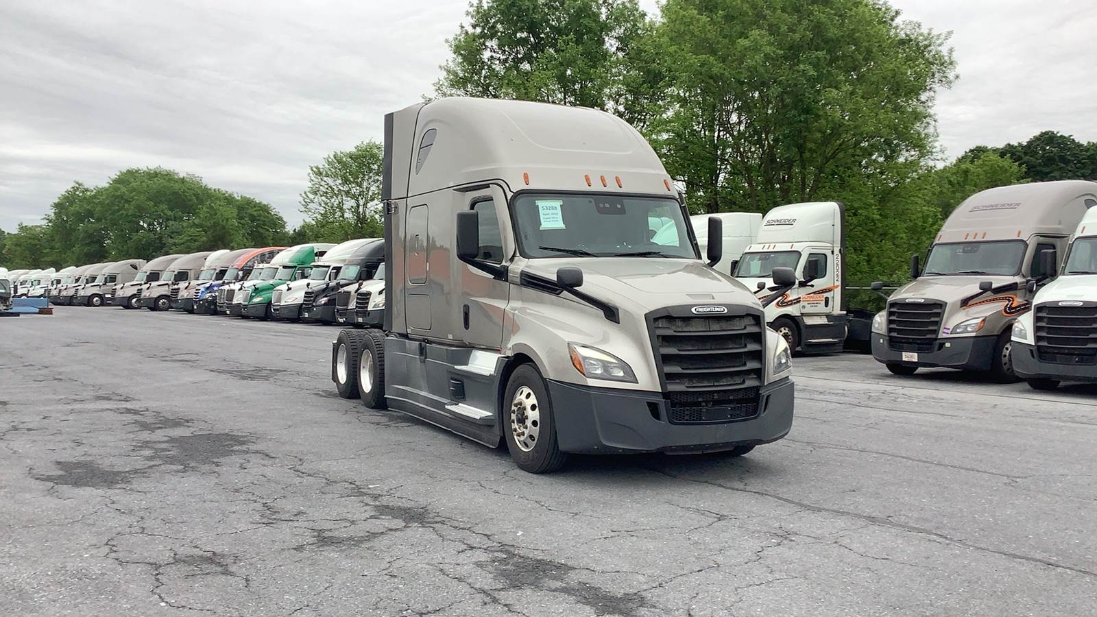 2022 Freightliner sleeper semi-truck