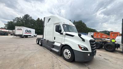 Freightliner Cascadia - 72" Raised Roof Double Bunk Sleeper, Detroit, Automatic, Battery Powered HVAC with Optimized Idle