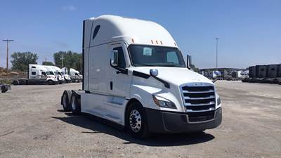 Freightliner Cascadia - 72" Raised Roof Double Bunk Sleeper, Detroit, Automatic, Battery Powered HVAC with Optimized Idle