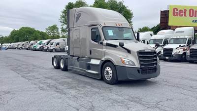 Freightliner Cascadia - 72" Raised Roof Double Bunk Sleeper, Detroit, Automatic, Battery Powered HVAC with Optimized Idle