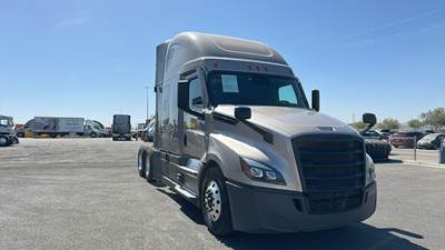 Freightliner Cascadia - 72" Raised Roof Double Bunk Sleeper, Detroit, Automatic, Battery Powered HVAC with Optimized Idle