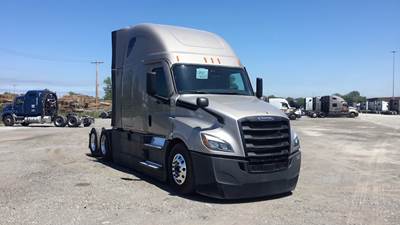 Freightliner Cascadia - 72" Raised Roof Double Bunk Sleeper, Detroit, Automatic, Battery Powered HVAC with Optimized Idle