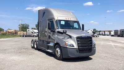 Freightliner Cascadia - 72" Raised Roof Double Bunk Sleeper, Detroit, Automatic, Battery Powered HVAC with Optimized Idle