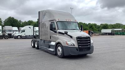 Freightliner Cascadia - 72" Raised Roof Double Bunk Sleeper, Detroit, Automatic, Battery Powered HVAC with Optimized Idle