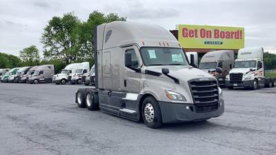 Freightliner Cascadia - 72" Raised Roof Double Bunk Sleeper, Detroit, Automatic, Battery Powered HVAC with Optimized Idle
