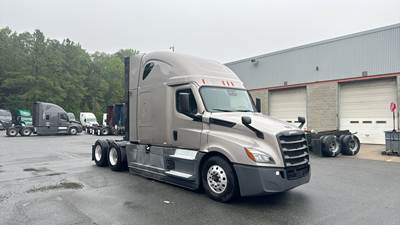 Freightliner Cascadia - 72" Raised Roof Double Bunk Sleeper, Detroit, Automatic, Battery Powered HVAC with Optimized Idle