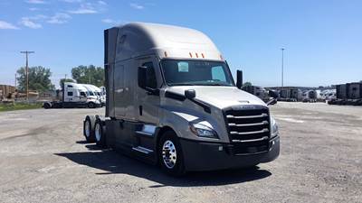 Freightliner Cascadia - 72" Raised Roof Double Bunk Sleeper, Detroit, Automatic, Battery Powered HVAC with Optimized Idle