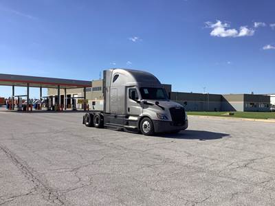 Freightliner Cascadia - 72" Raised Roof Double Bunk Sleeper, Detroit, Automatic, Optimized Idle