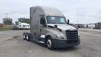 Freightliner Cascadia - 72" Raised Roof Double Bunk Sleeper, Detroit, Automatic, Battery Powered HVAC with Optimized Idle