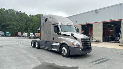 Freightliner Cascadia - 72" Raised Roof Double Bunk Sleeper, Detroit, Automatic, Battery Powered HVAC with Optimized Idle