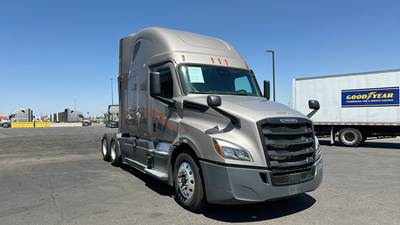 Freightliner Cascadia - 72" Raised Roof Double Bunk Sleeper, Detroit, Automatic, Optimized Idle