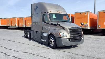 Freightliner Cascadia - 72" Raised Roof Double Bunk Sleeper, Detroit, Automatic, Battery Powered HVAC with Optimized Idle