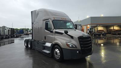 Freightliner Cascadia - 72" Raised Roof Double Bunk Sleeper, Detroit, Automatic, Battery Powered HVAC with Optimized Idle
