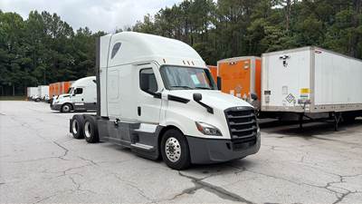 Freightliner Cascadia - 72" Raised Roof Double Bunk Sleeper, Detroit, Automatic, Battery Powered HVAC with Optimized Idle