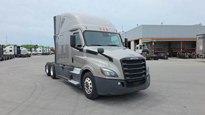 Freightliner Cascadia - 72" Raised Roof Double Bunk Sleeper, Detroit, Automatic, Optimized Idle